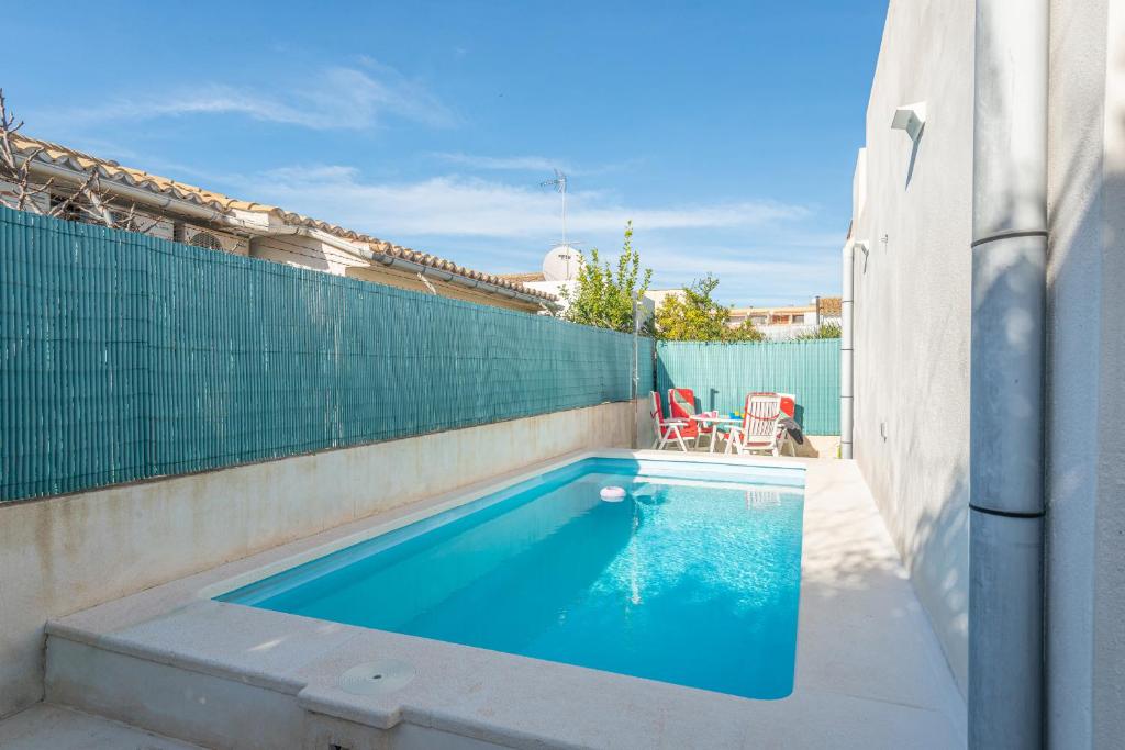 Casa Blanca, pool and beach - 3