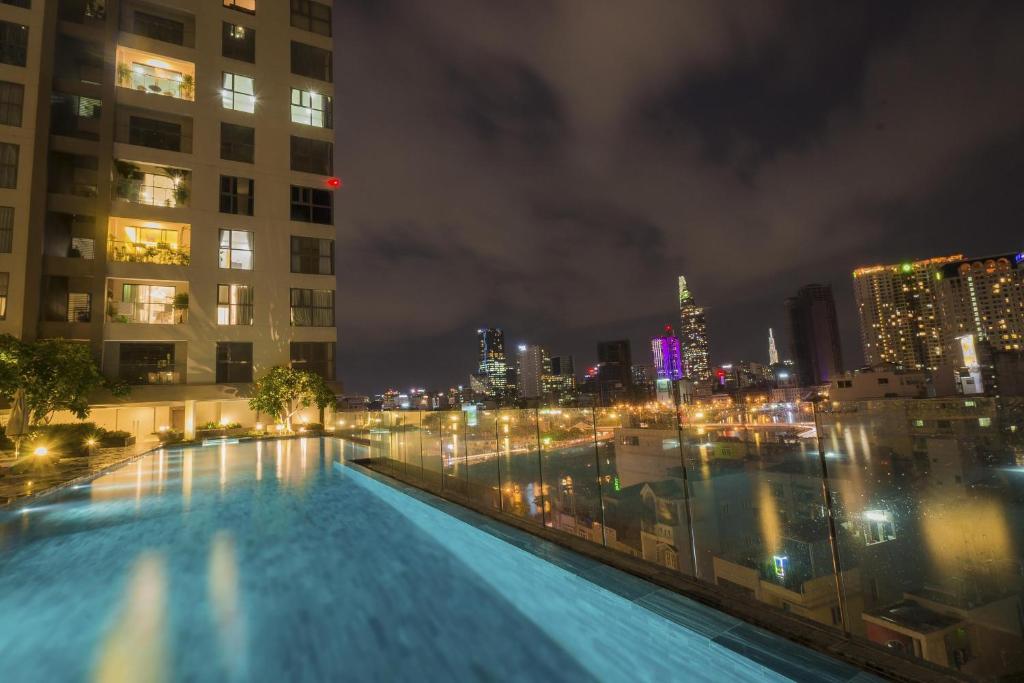YOMO Apartment Luxury - Best infinity pool - Near Ben Thanh, Bui Vien photo