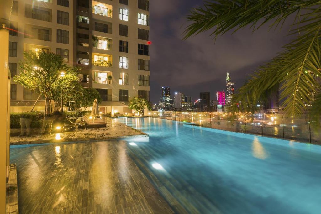 YOMO Apartment Luxury - Best infinity pool - Near Ben Thanh, Bui Vien photo