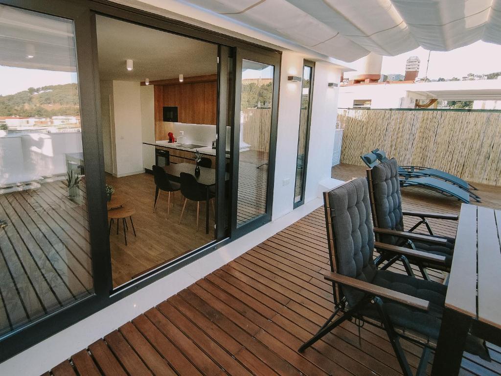 PENTHOUSE WITH TERRACE AND VIEWS - 3