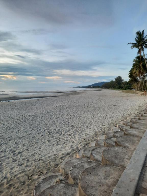 Beit Azzahra Private Pool Villa at Pantai Batu Hitam photo
