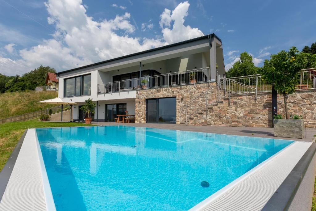 Greim15 --- ganzes Ferienhaus mit Fernsicht, Pool, Wellness - 2