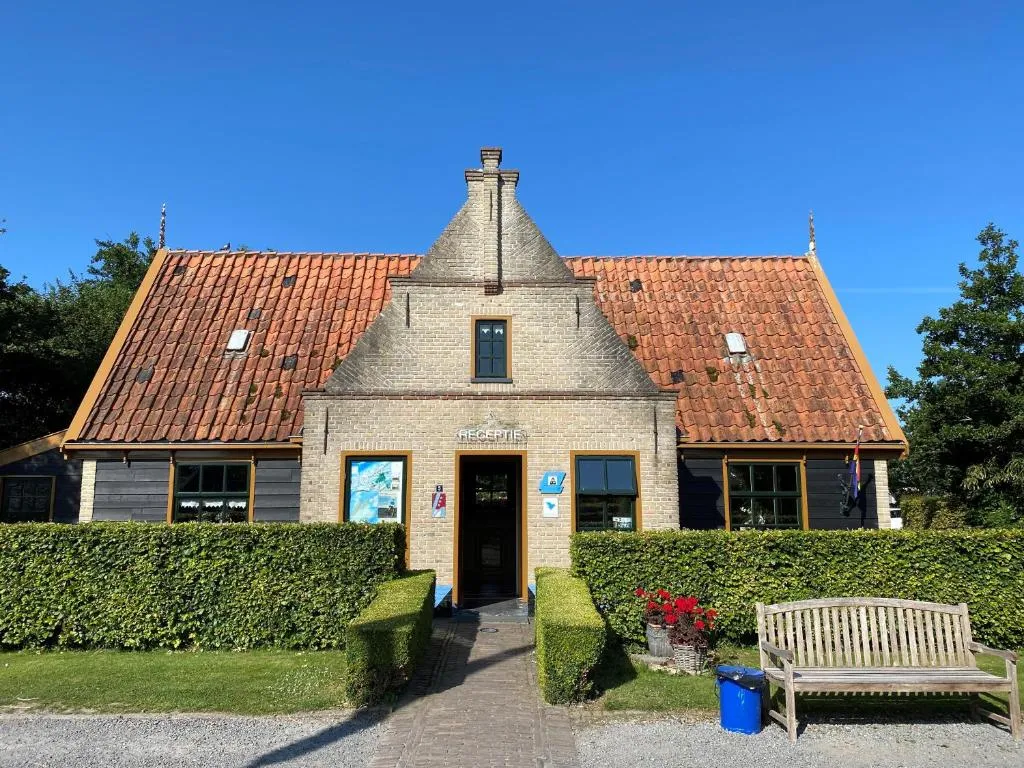 Recreatiepark Wiringherlant, hotel in Hippolytushoef