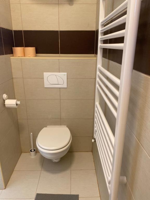 Budapest Airport-Vecses Trainstation Apartman K7 photo