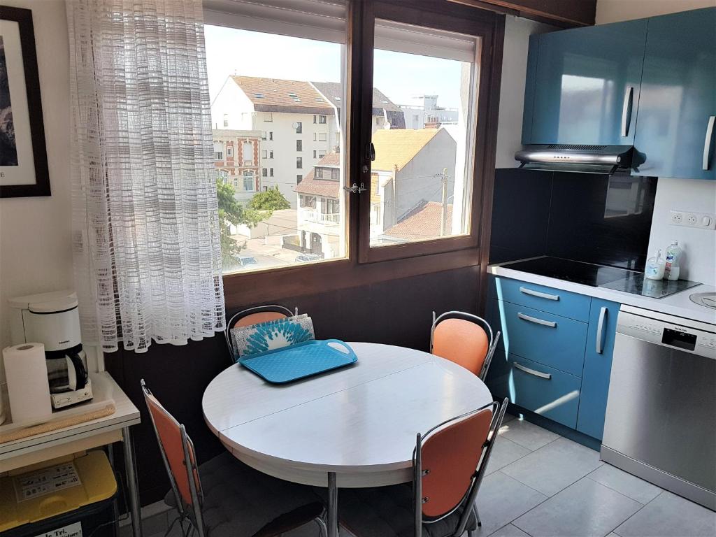 SUNNY DAYS - App 60 m2 avec balcon, 4 pers, 3e étage, au calme et ensoleillé - 4