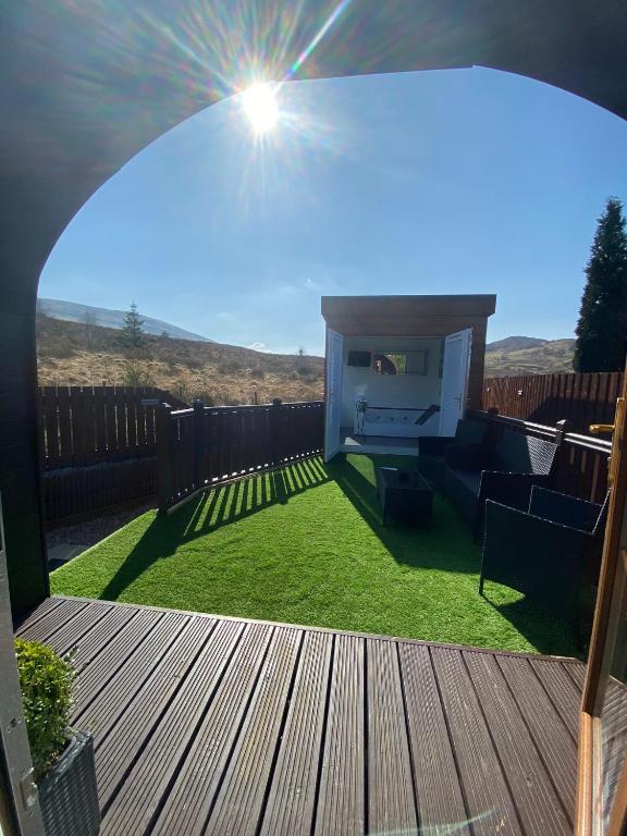 Highland Stays - Ben View Studio Pod & Jacuzzi Bath photo