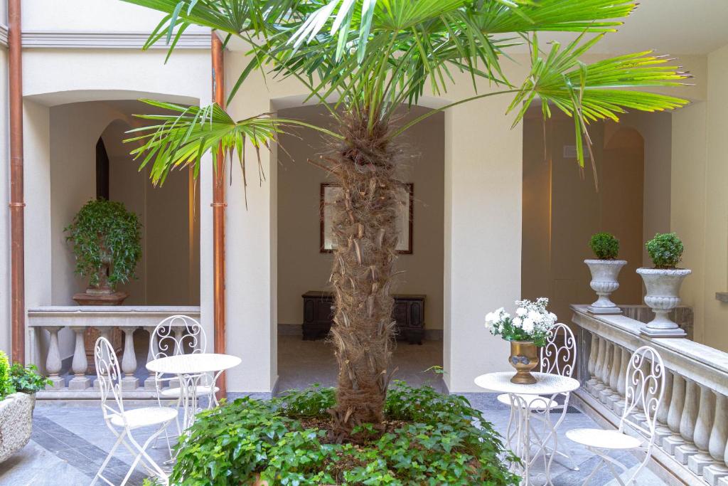 1. Palazzo ..