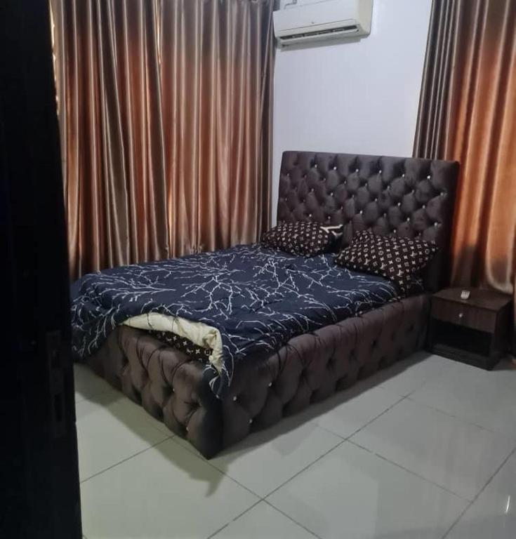 Plistbooking 3 Bedroom Duplex, City View Estate photo