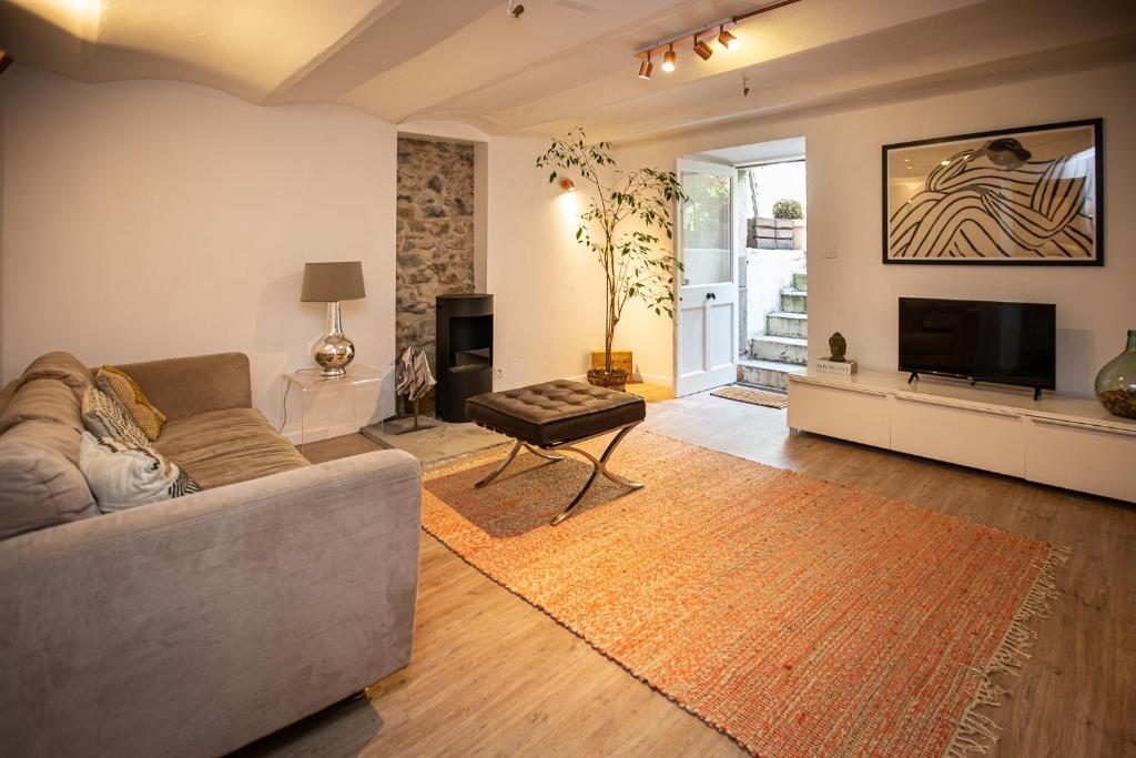 Beautiful converted one bedroom apartment - 2