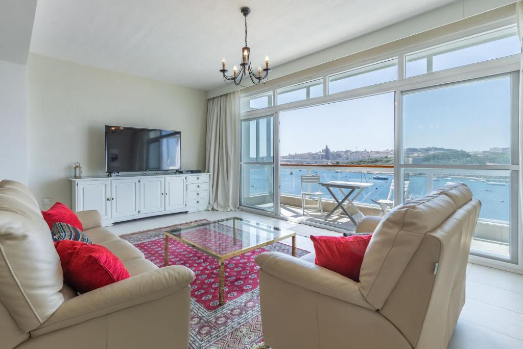 Stunning - Seafront 3-Bedroom 6th Floor + Garage! photo