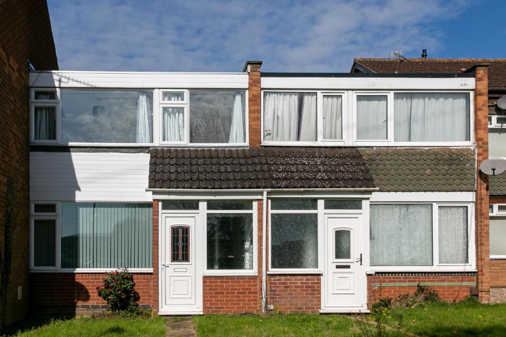 Stylish House & Work and Leisure inc FREE Parking & BHX Airport by ComfyWorkers photo