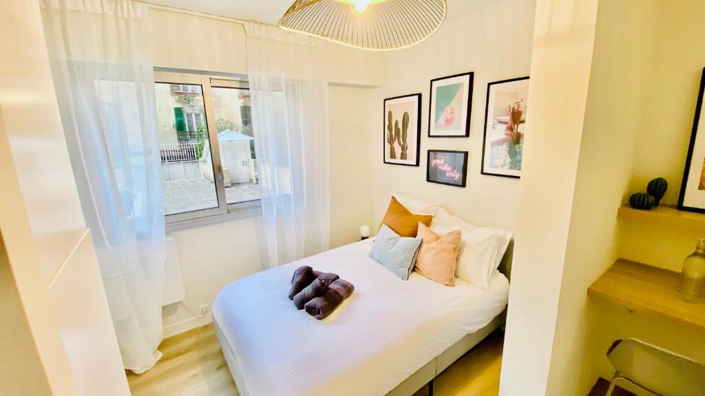 New Designer Studio next to Casino Square with AC & Internet - 1