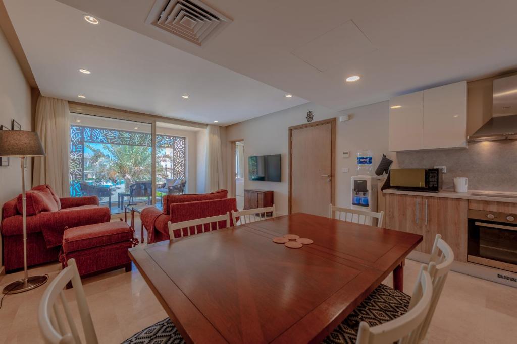 Elegant 2-Bedroom Apartment in Mangroovy, Pool & Beach, Hurghada