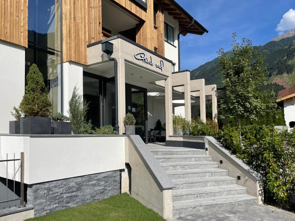 Hotel & Suites Gluck Auf photo