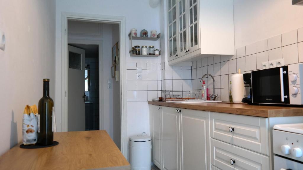 Flat in the heart of Koukaki under Acropolis photo