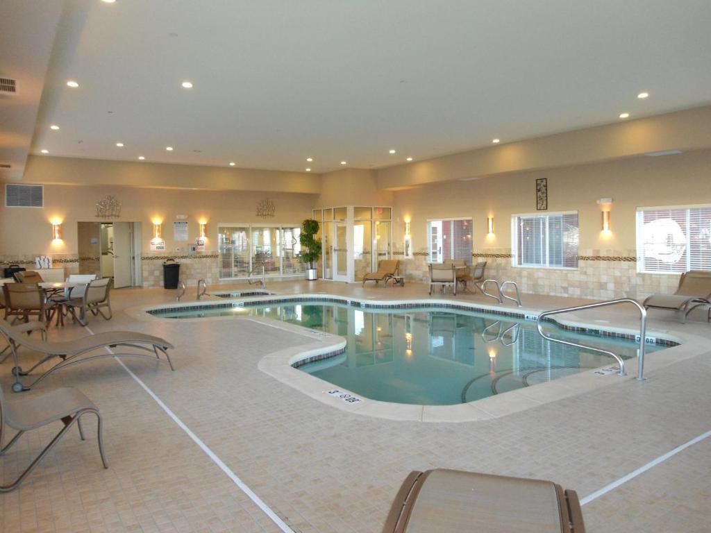 Holiday Inn Express and Suites Alpine photo