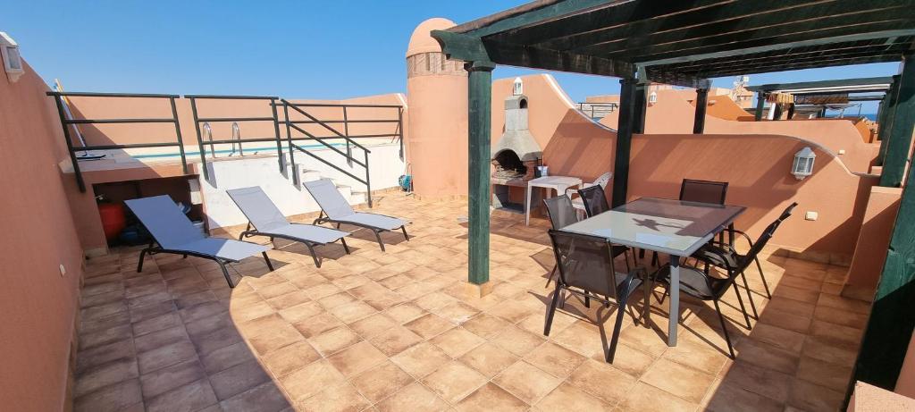 Apartamentos Paraiso Vera Playa, Ed Palmerston, Atico J a pie de Playa, piscina privada en solárium, WI-FI - 3