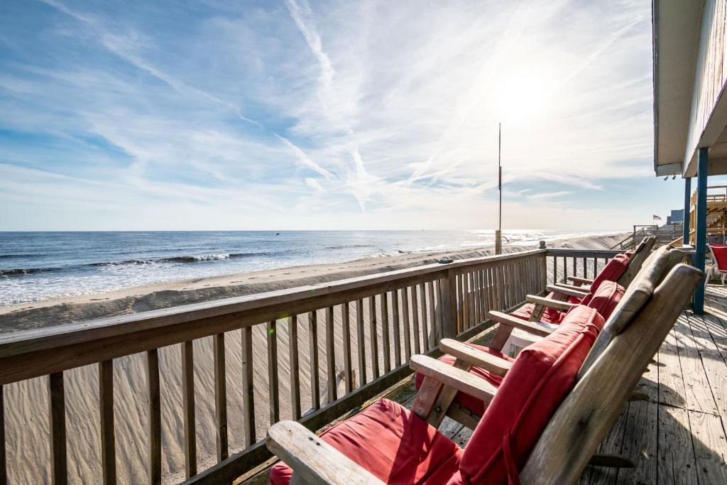 Afternoon Delight by Oak Island Accommodations, Oak Island