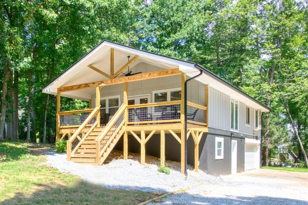 Briar House, Fletcher