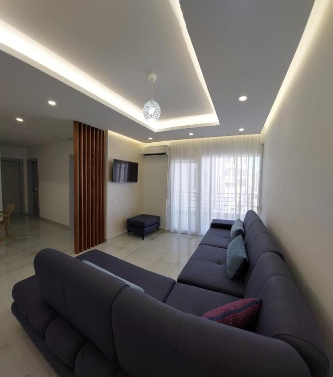 Alvi apartment, Golem