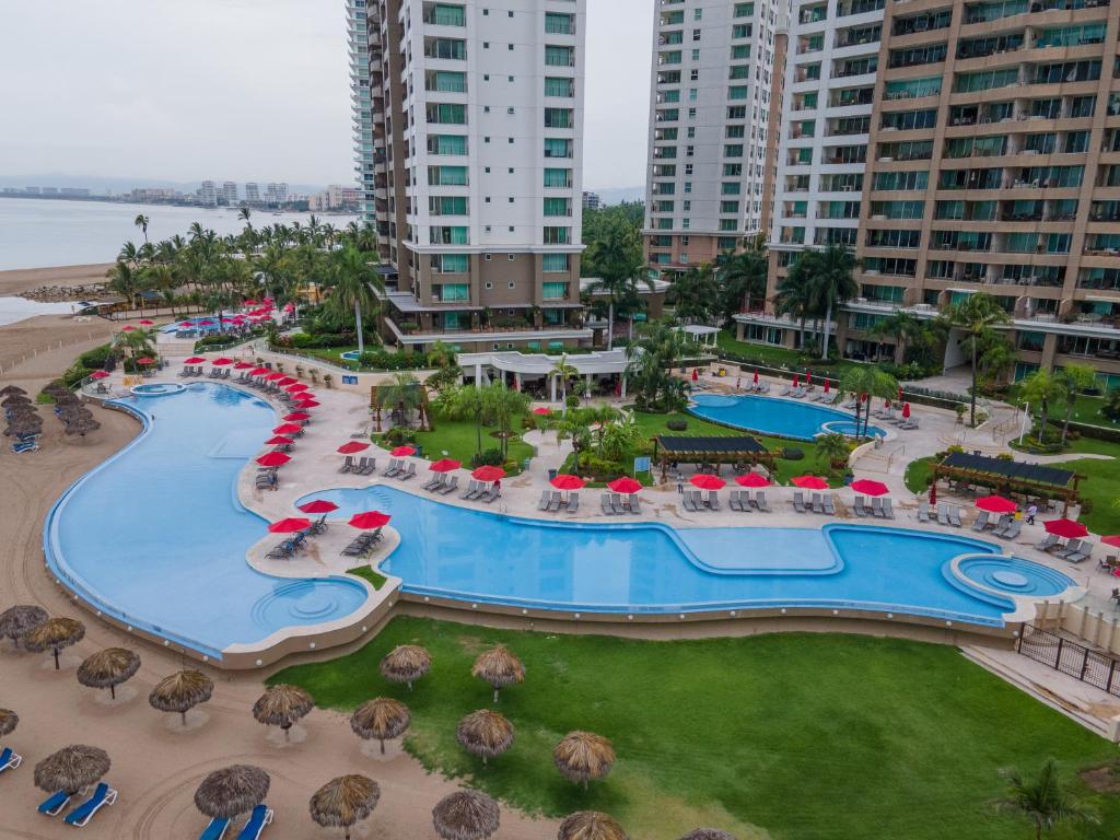 Ocean Front Condo Sleeps 4 Adults-Grand Venetian T3000-1606 - 2
