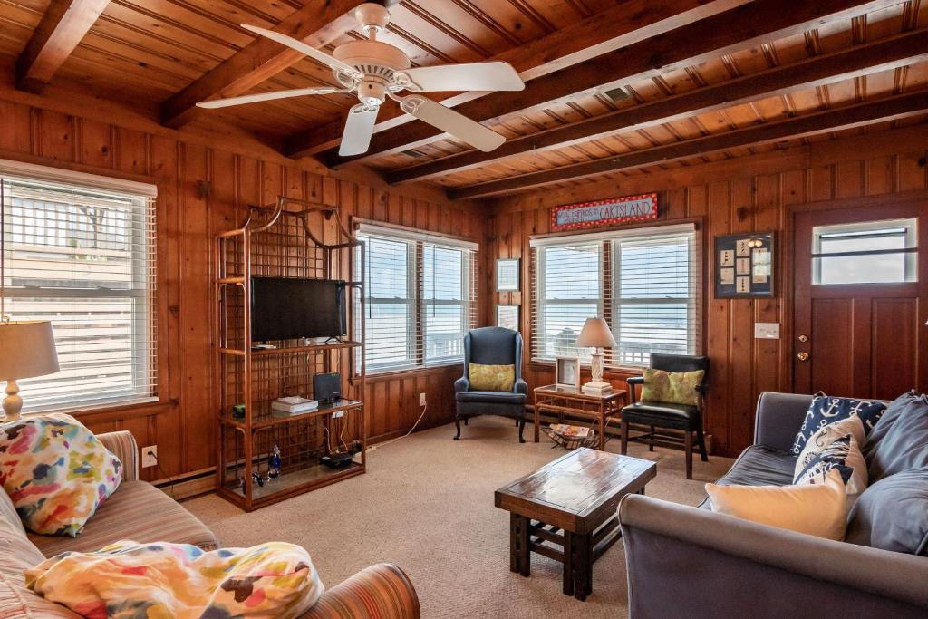 Lowe Tide by Oak Island Accommodations, Oak Island