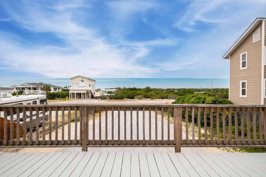 10 Conch Too by Oak Island Accommodations, Oak Island