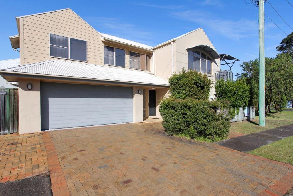 Riverside Views Hawks Nest, Hawks Nest