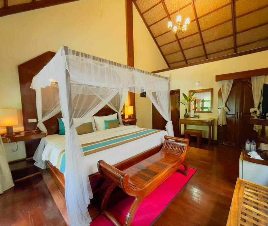 Royal Mayura Resort Hotel photo