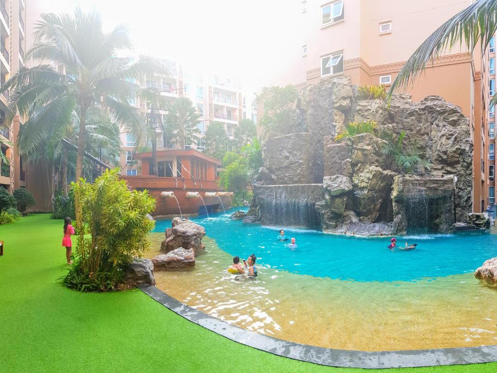 Swimming pool