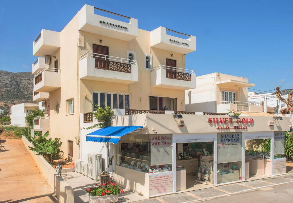 Smaragdine Beach Hotel — Hotel building in Stalida