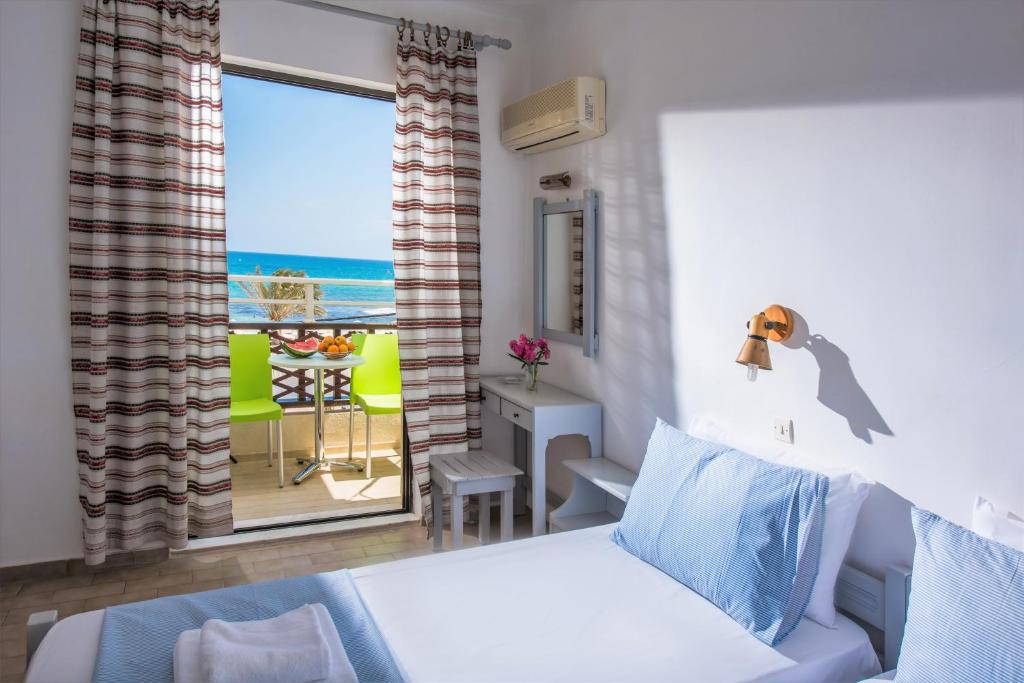 Smaragdine Beach Hotel — Hotel rooms in Stalida
