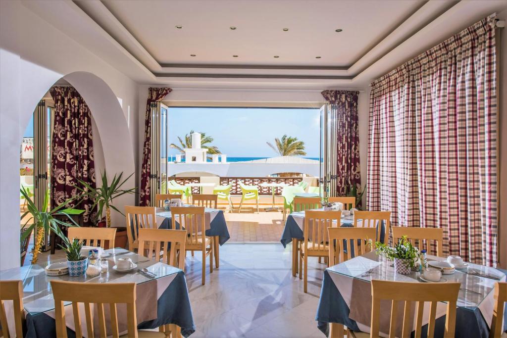 Smaragdine Beach Hotel — Restaurant & bars in Stalida