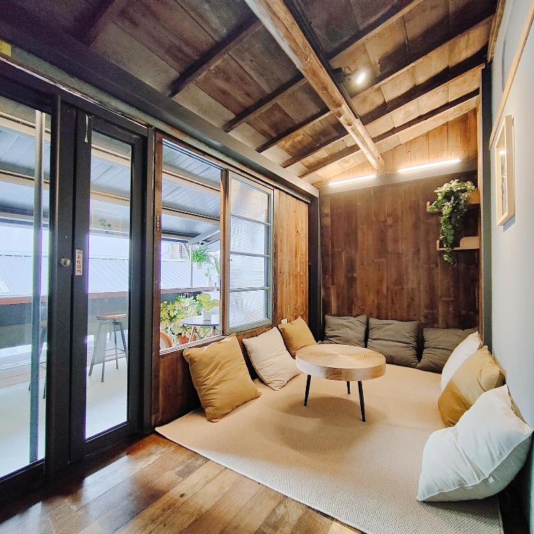 Jerry&#8217;s Mazehut Hostel