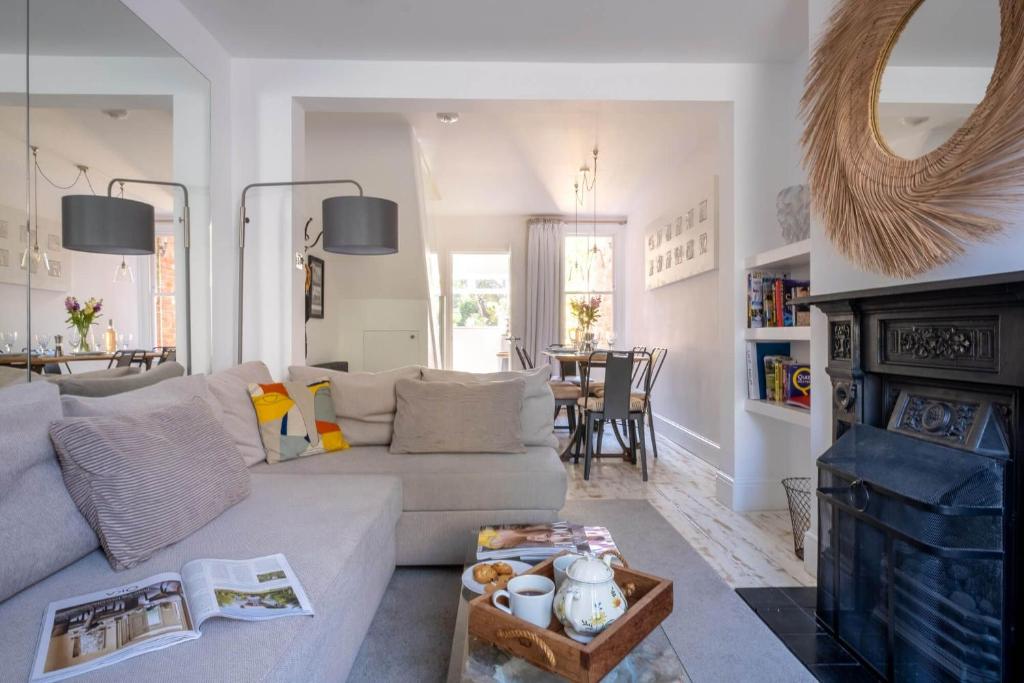 Nutshell Cottage, Lymington