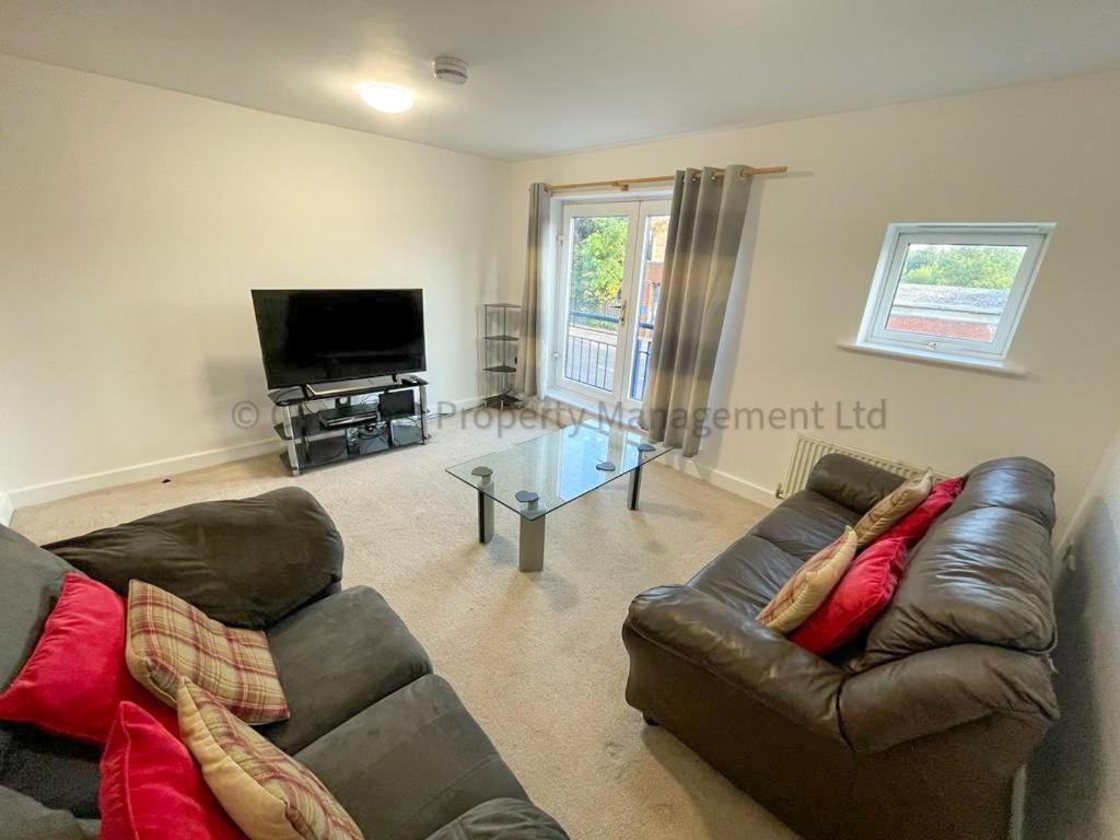 159 Sculcoates Lane, Fully equipped, self catering, close to multiple bars and restaurants and Hull University, Hull