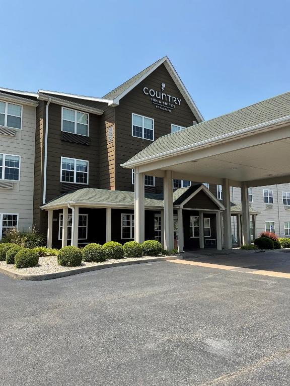 Country Inn & Suites by Radisson, Marion, IL photo