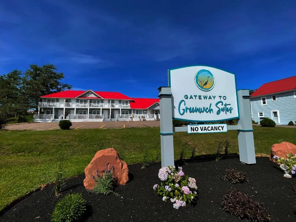 Gateway to Greenwich Suites, hotel in Saint Peters