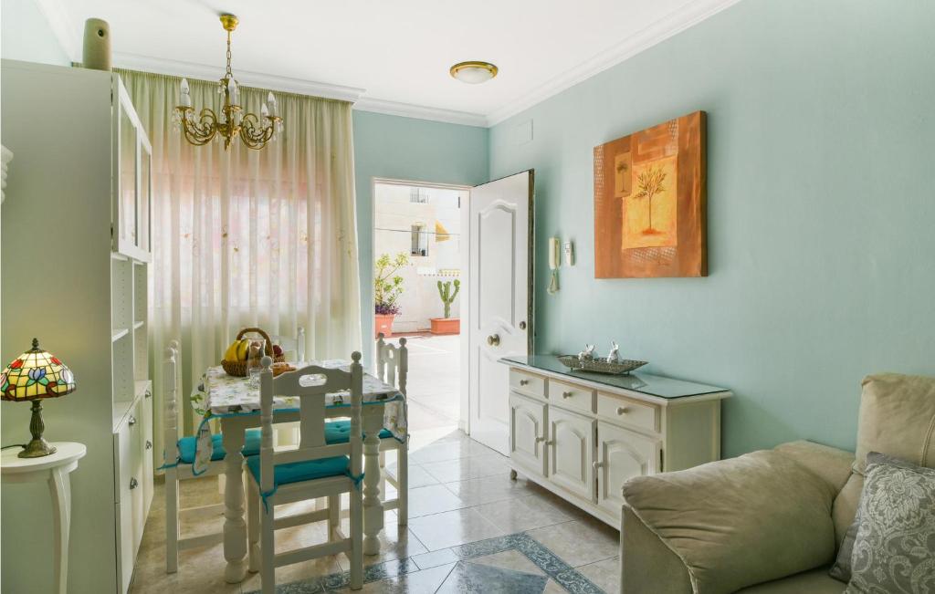 2 Bedroom Beach Front Apartment In Torremolinos - 4