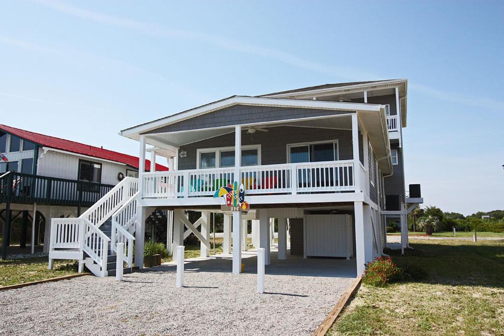 This Is It by Oak Island Accommodations, Oak Island