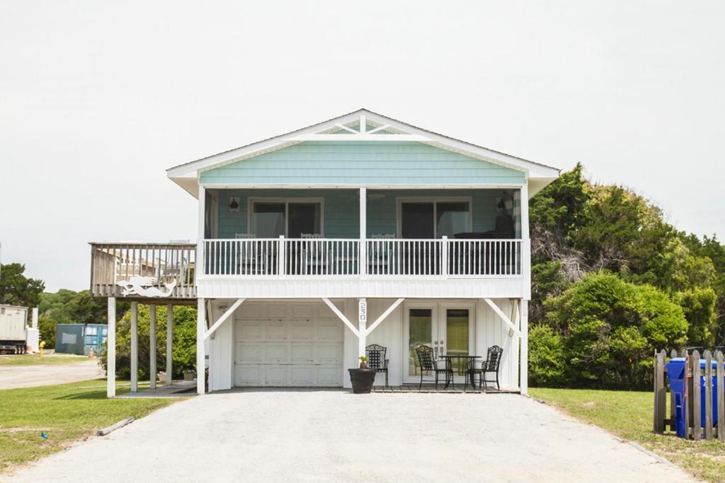 Sunkissed 2 by Oak Island Accommodations, Oak Island