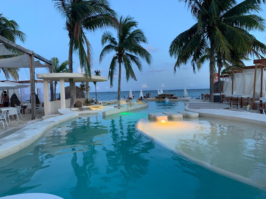 Nasim Condo Hotel con acceso BEACH CLUB GRATIS, metros 5th AVENIDA photo