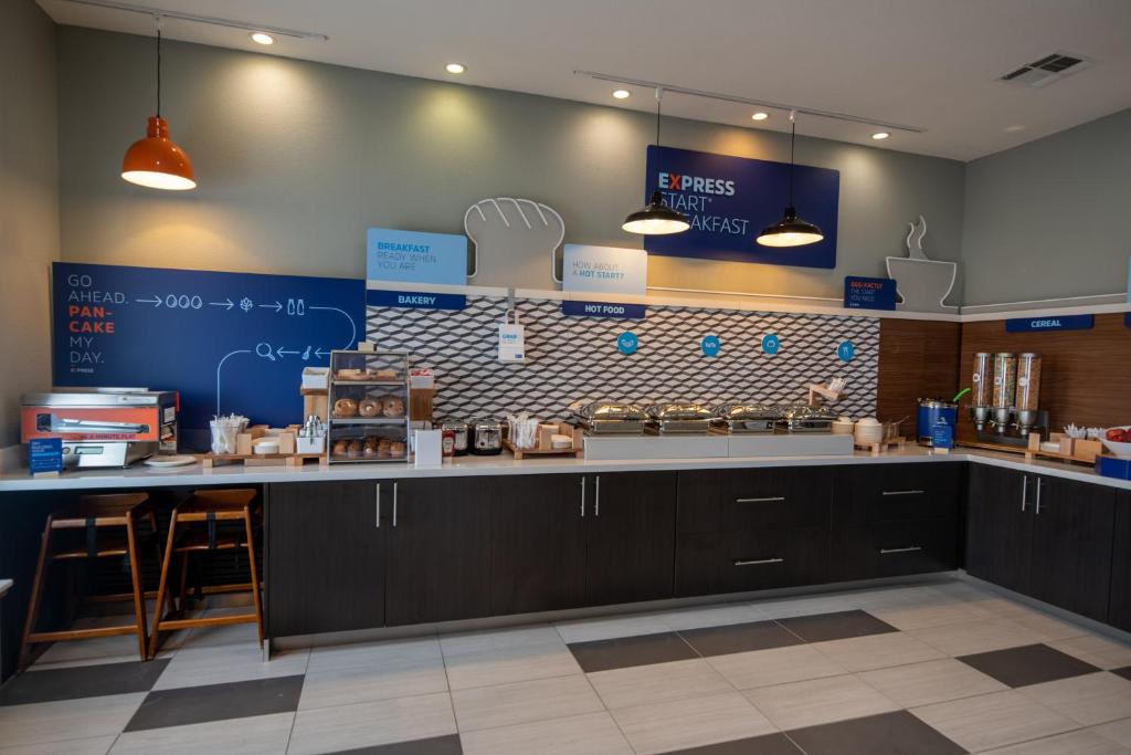 1. 홀리데이 인 모..