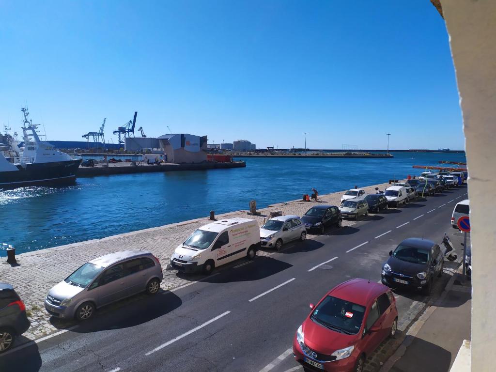 33 m2 face au port de Sète, Centre ville - 1