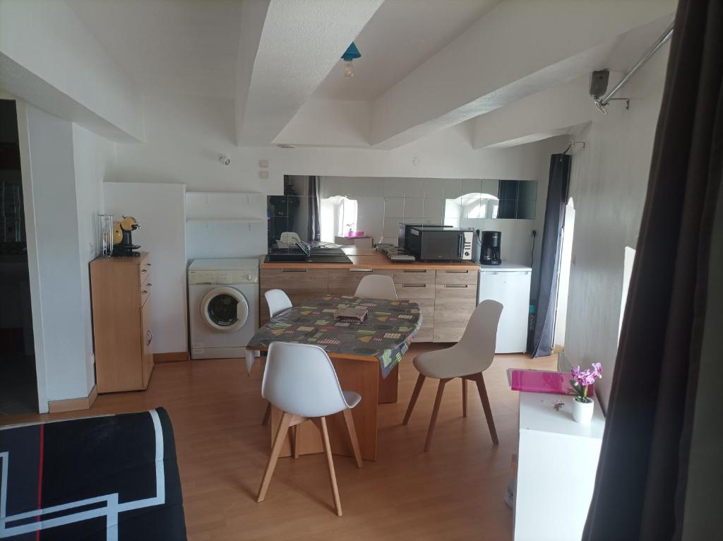 33 m2 face au port de Sète, Centre ville - 2
