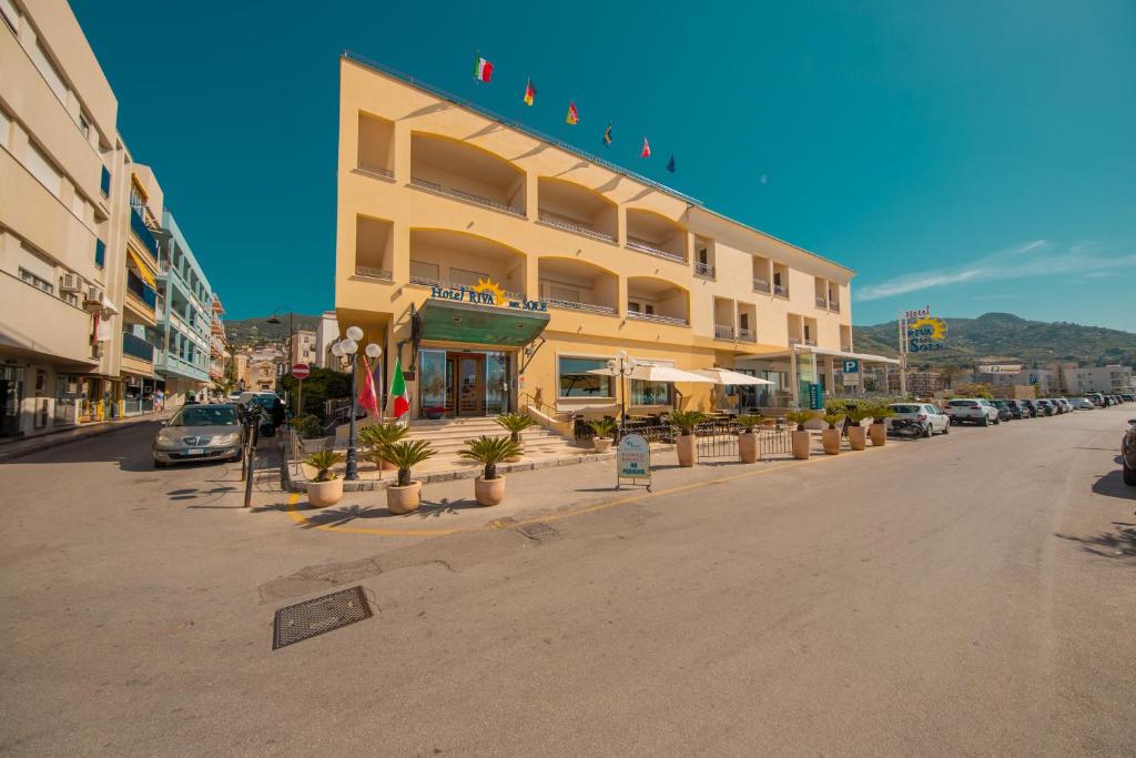 Hotel Riva Del Sole - 1