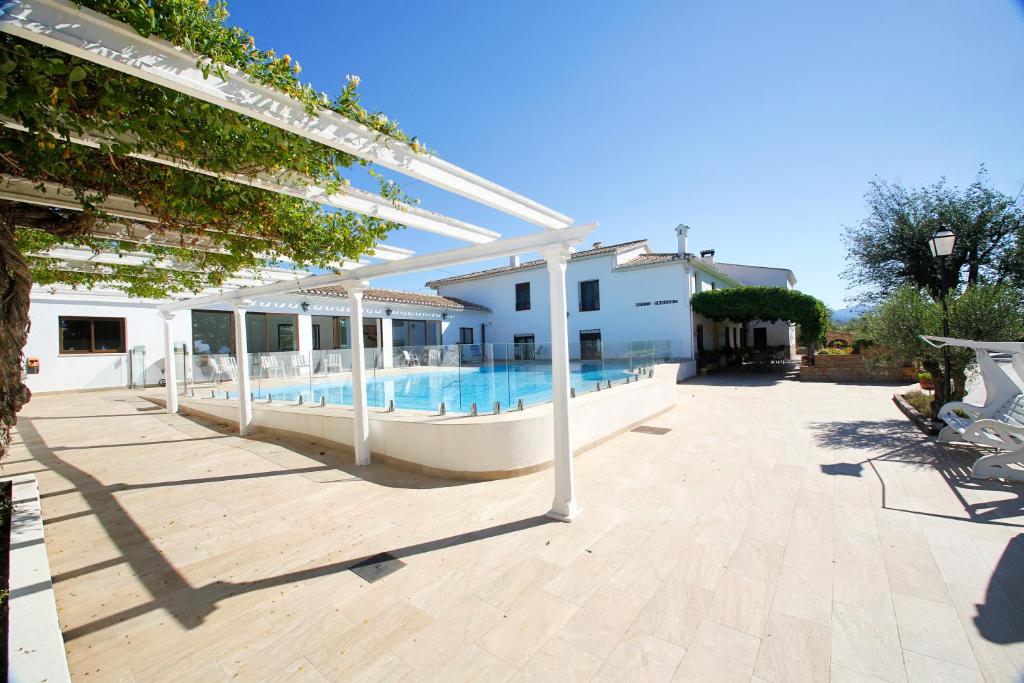 Magnificient Rural Home With Pool and BBQ - 2