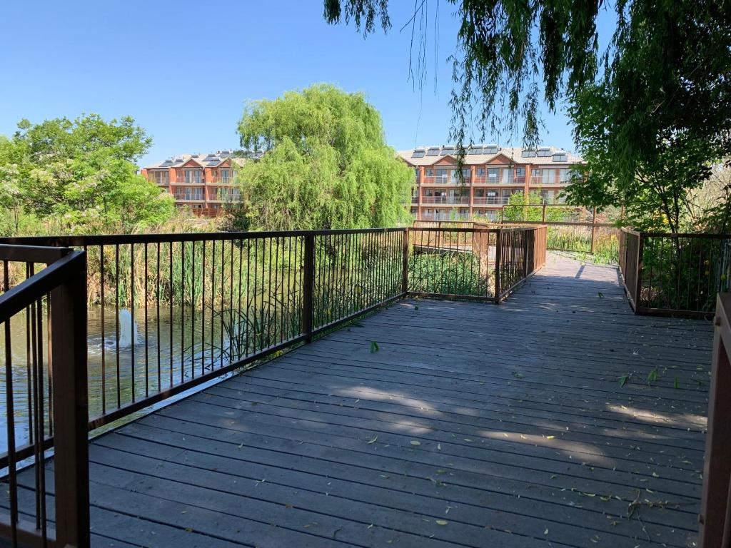 OR Tambo Self Catering Apartments, The Willows photo