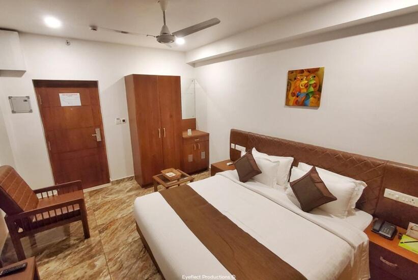 2. Hotel Va..