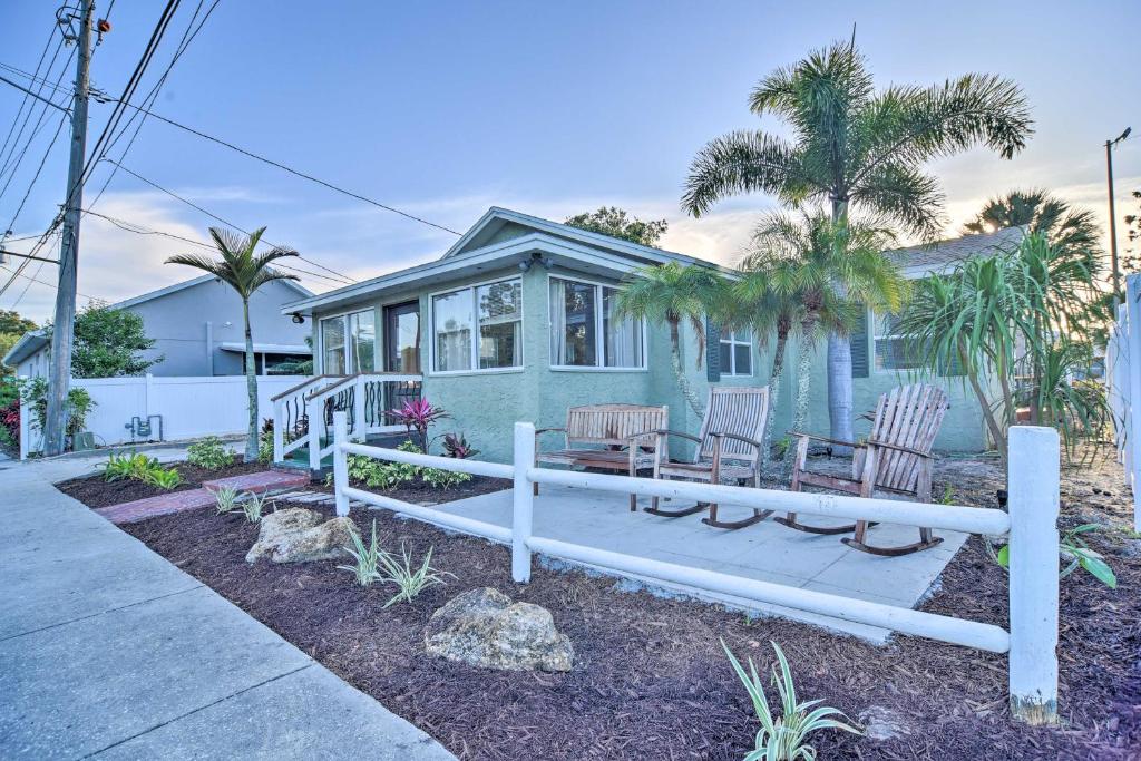 Vibrant Dunedin Getaway with Furnished Patio!, Dunedin